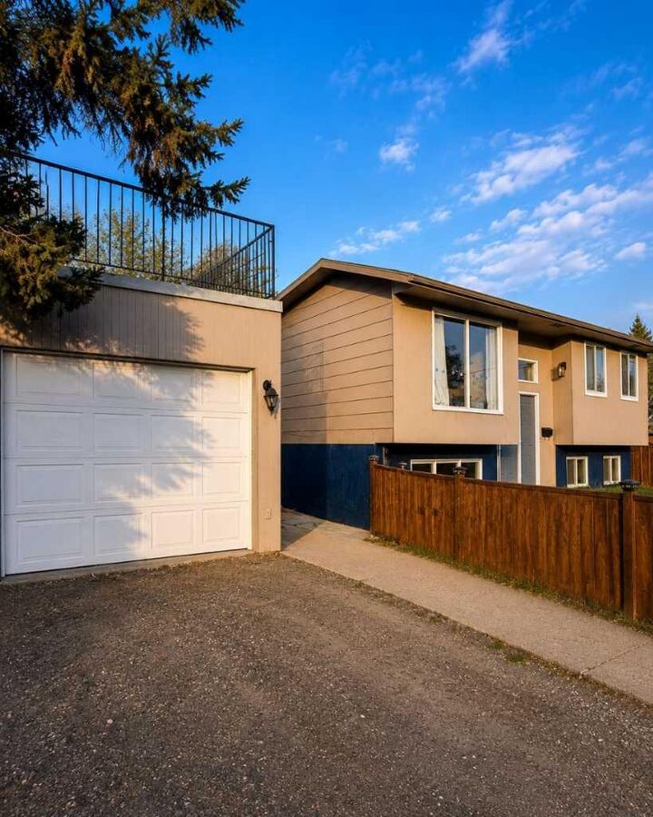 Property Photo: 4004 14 Avenue SE AB T2A 6P8