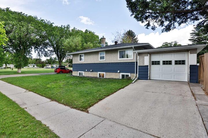 Property Photo:  311 18 Street N  AB T1H 3G3 