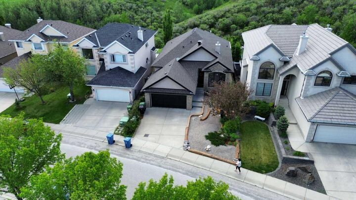 Property Photo: 121 Edgeridge Park NW AB T3A 6B1