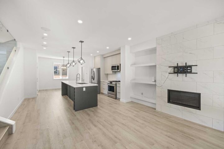 Property Photo:  2105 5 Street NW  AB T2M 5C2 