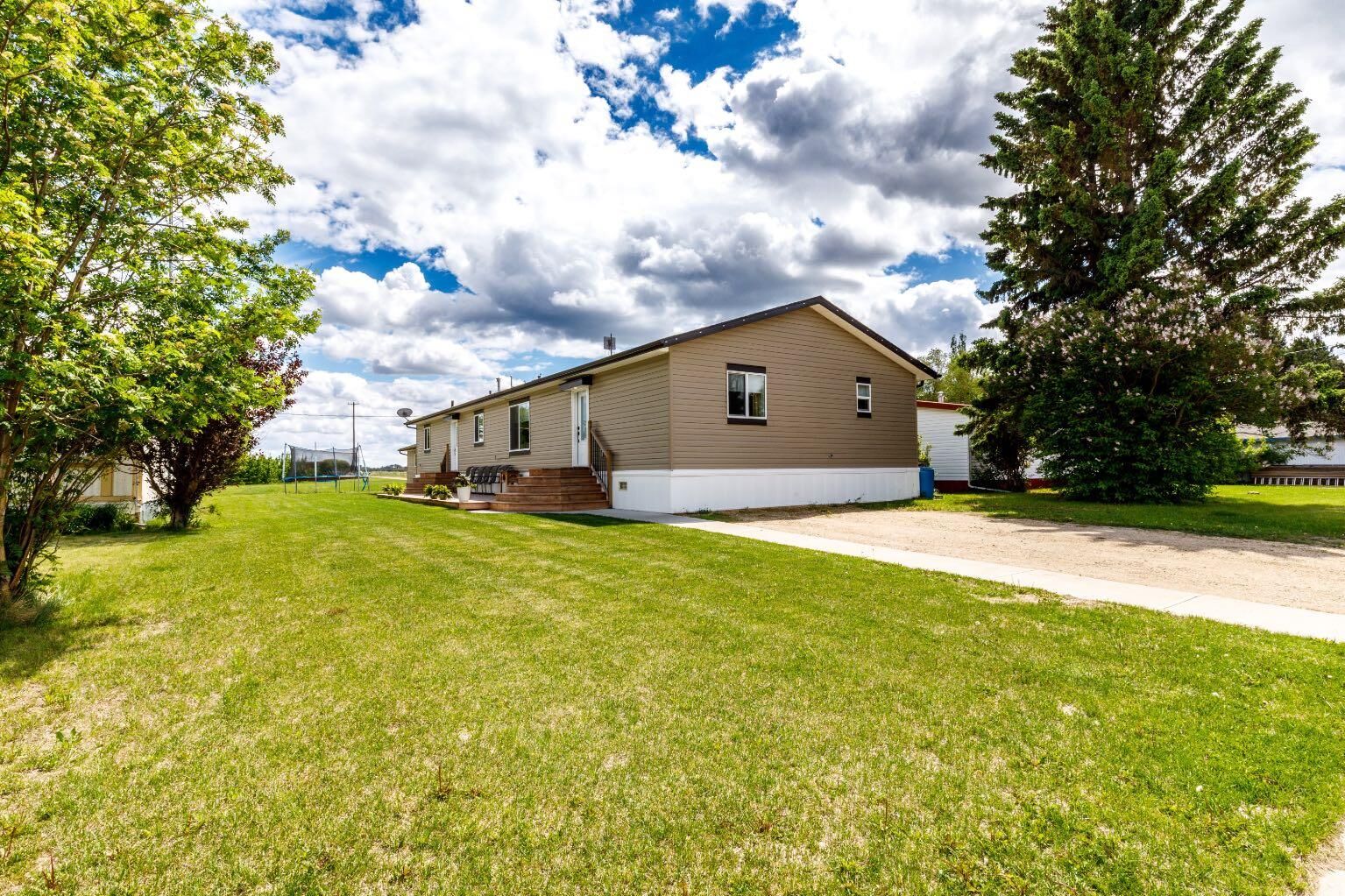 Property Photo: 4705 45 Avenue AB T0C 0B0