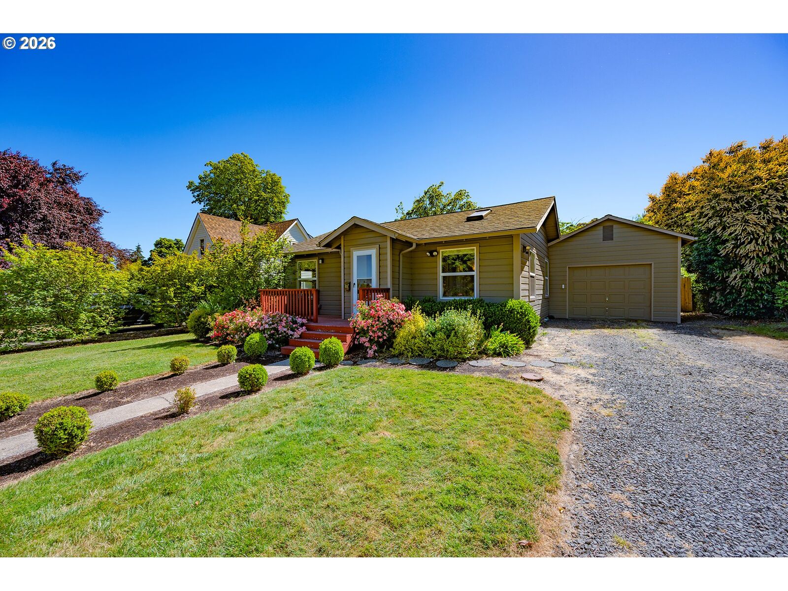 Property Photo: 1843 Moss St OR 97403