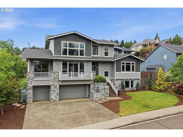 Property Photo: 220 SW Dogwood Dr OR 97115