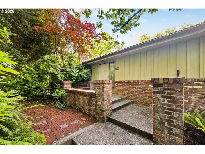 Property Photo: 4495 SE Aldercrest Rd OR 97222