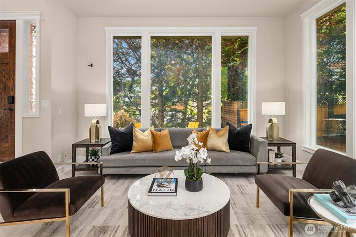 Property Photo: 4600 Green Lake Way N WA 98103