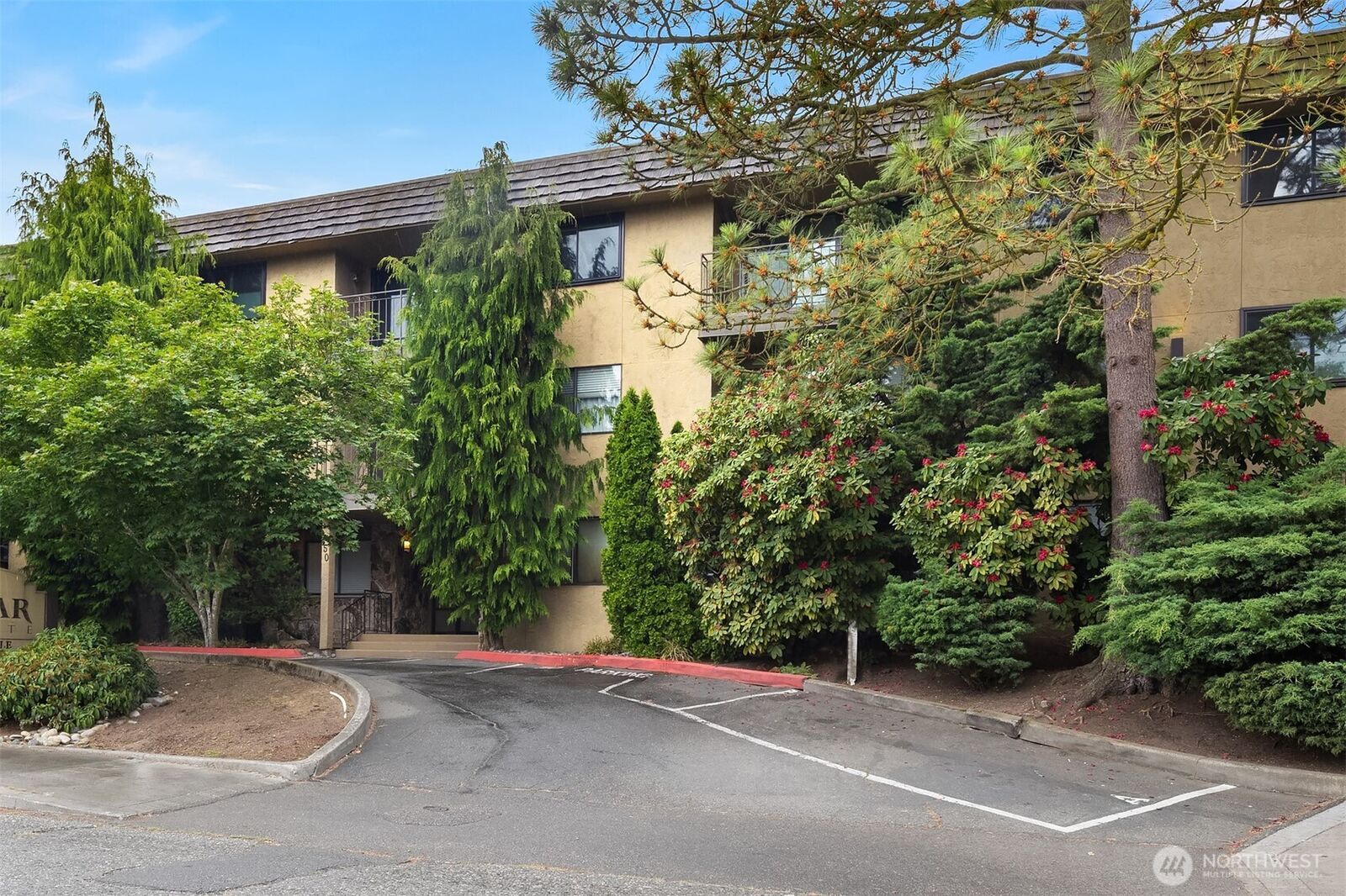 Property Photo:  750 N 143rd Street 208  WA 98133 