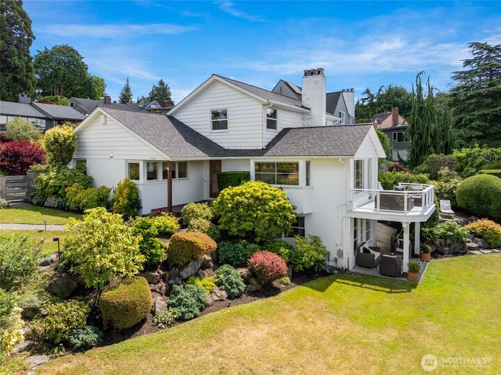 Property Photo: 1560 NW Woodbine Way WA 98177