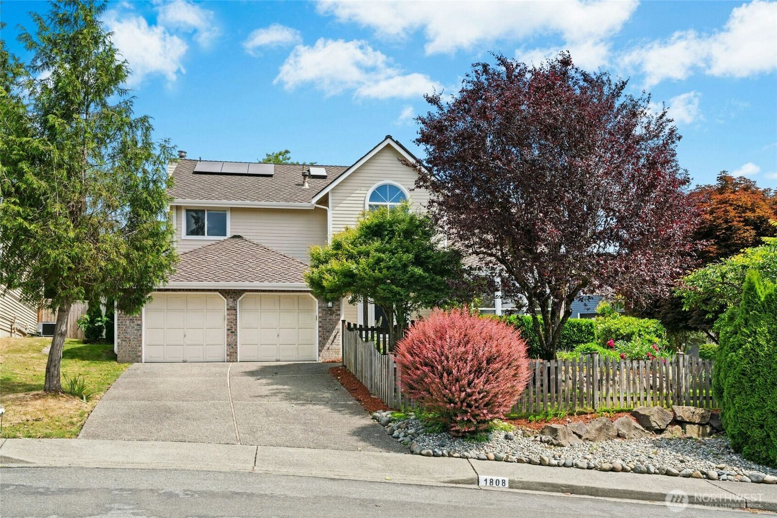 Property Photo: 1808 Field Place NE WA 98059
