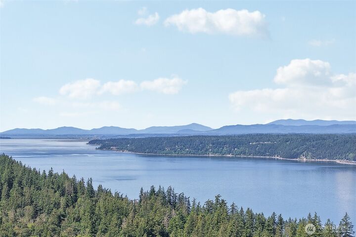 Property Photo: 4181 Eagle Ridge Drive WA 98282