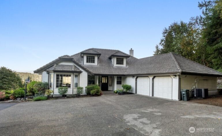 Property Photo:  11618  Jennifer Court E  WA 98374 