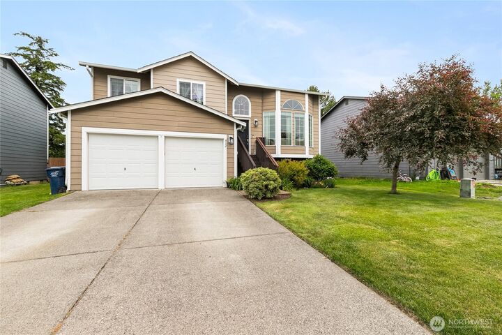 Property Photo: 412 Allison Way WA 98276