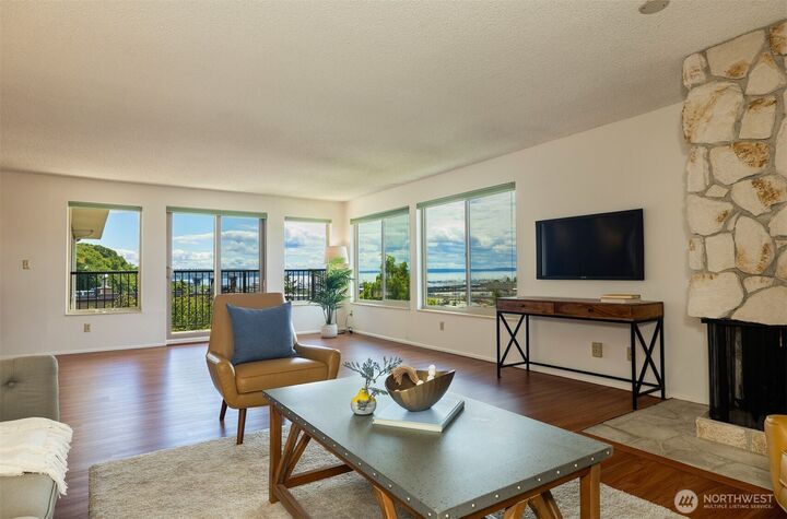 Property Photo: 2219 13th Avenue W 5 WA 98119