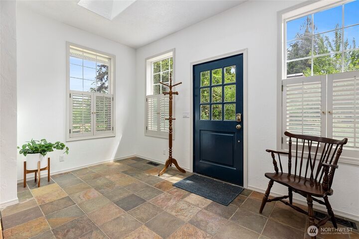 Property Photo: 9762 NE Pine Street WA 98110