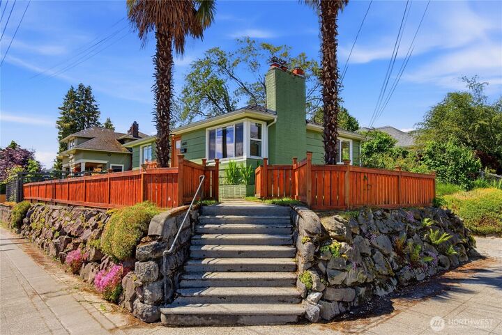 Property Photo: 6825 Linden Avenue N WA 98103