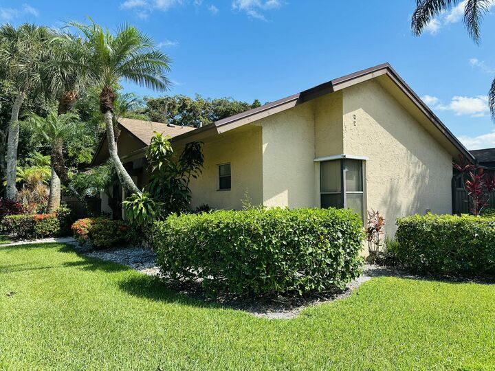 Property Photo:  3953 Cocoplum Circle 3611  FL 33063 
