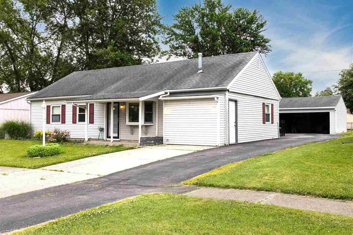 Property Photo:  221 Woodlawn Avenue  IN 47374 