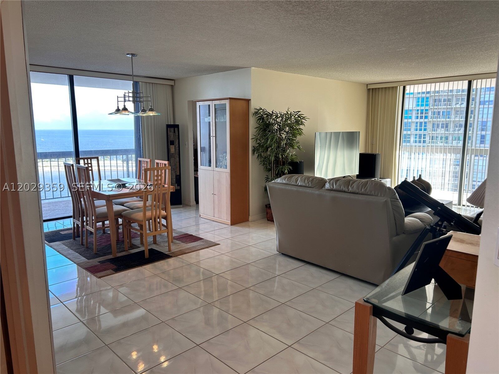 Property Photo:  2333 Brickell Ave 1402  FL 33129 