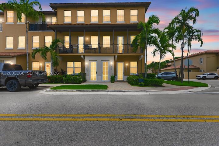 Property Photo:  14776 SW 10th St 10501  FL 33027 