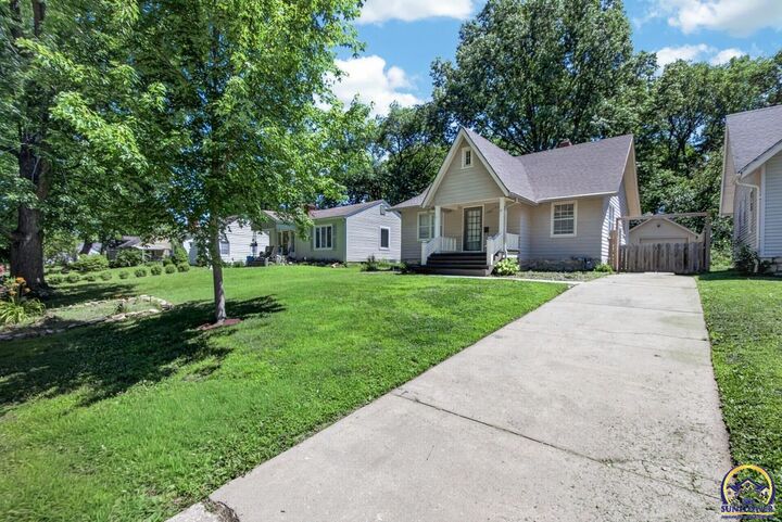 Property Photo:  1220 SW Webster Ave  KS 66604 