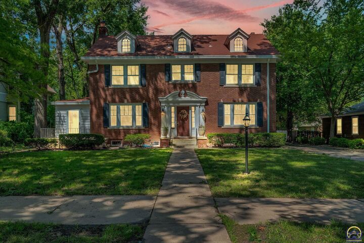 Property Photo:  1417 SW College Ave  KS 66604 