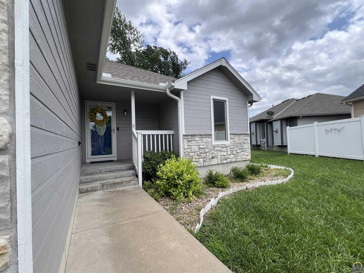 Property Photo:  3710 SW Brook Lawn Ct  KS 66610 