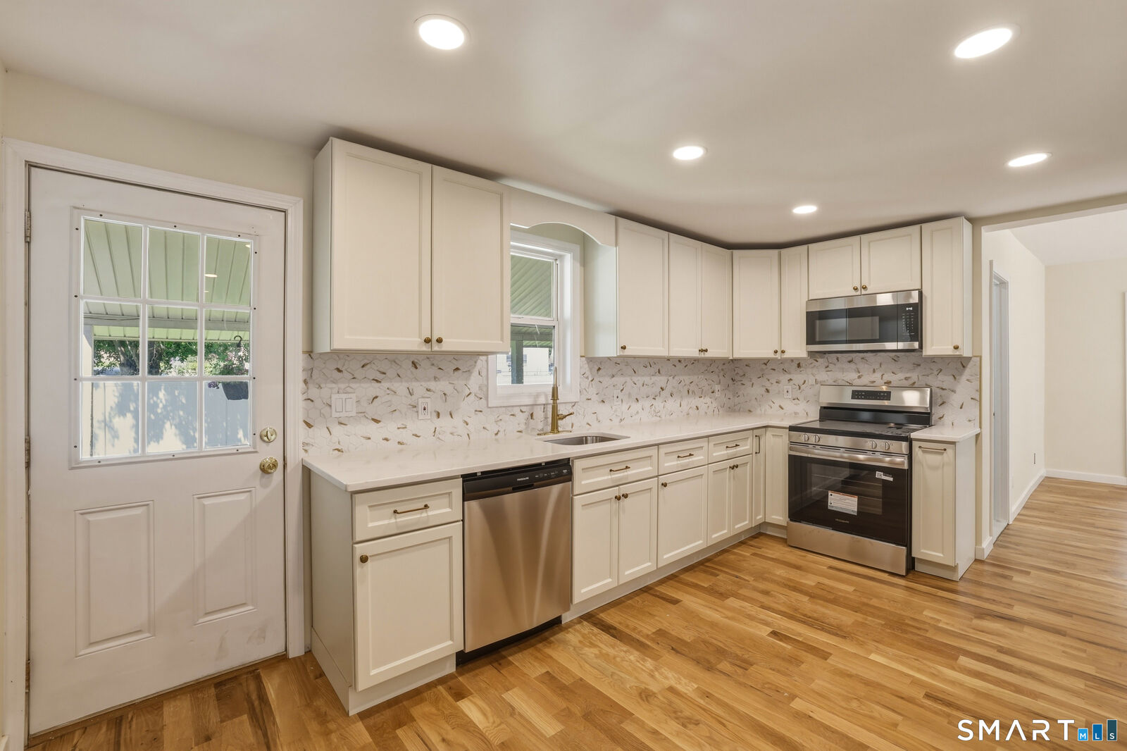 Property Photo:  461 Mountain Road  CT 06111 