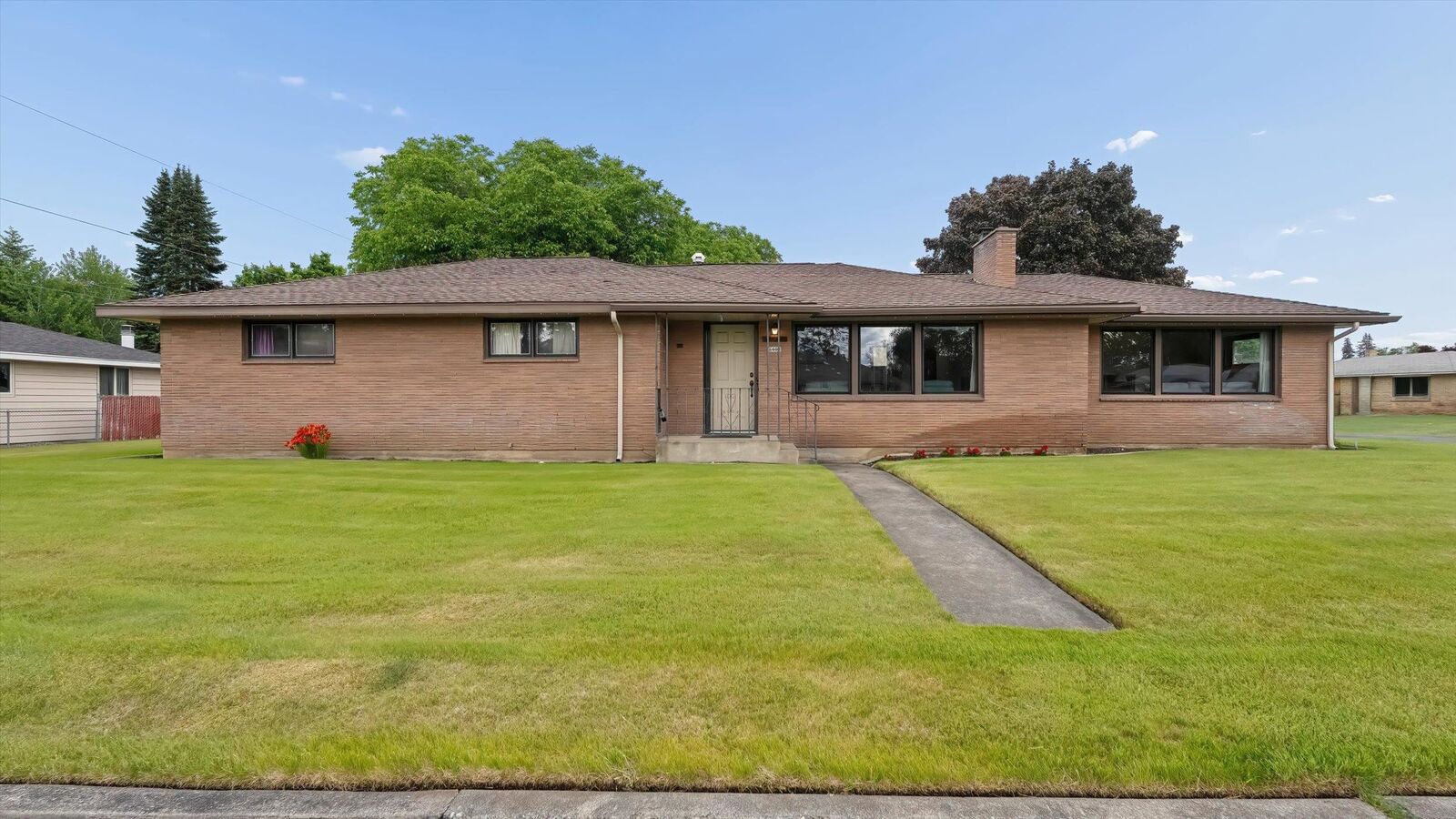 Property Photo: 1408 N Laura Rd WA 99212