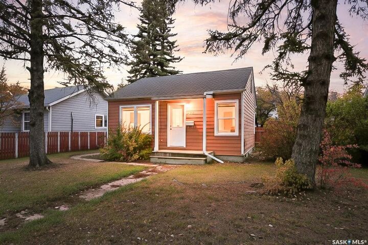 Property Photo: 826 Athabasca Street E SK S6H 0M7