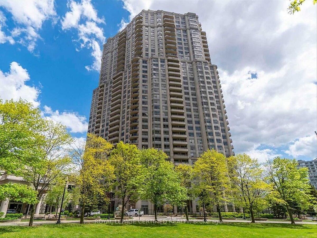 Property Photo: 25 Kingsbridge Garden Circle 1118 ON L5R 4B1