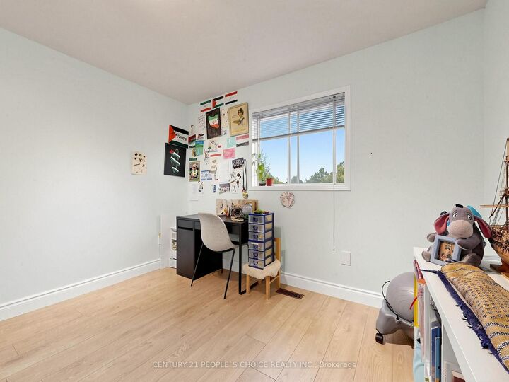 Property Photo: 1327 Killaby Drive ON L5V 2C3