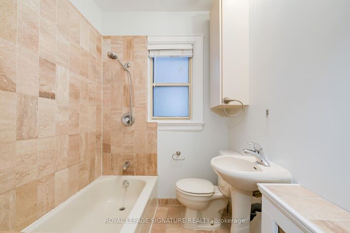 Property Photo: 27 Hillsboro Avenue ON M5R 1S6