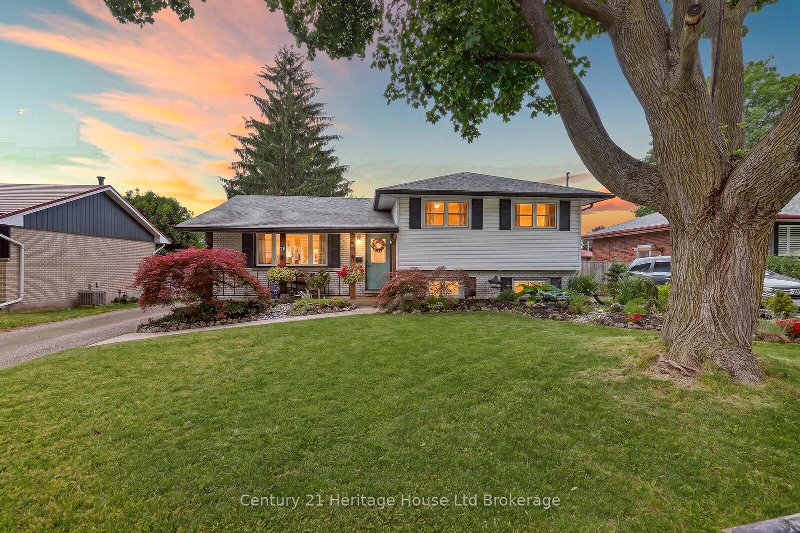 Property Photo:  78 Lyndale Crescent  ON N4S 7S9 