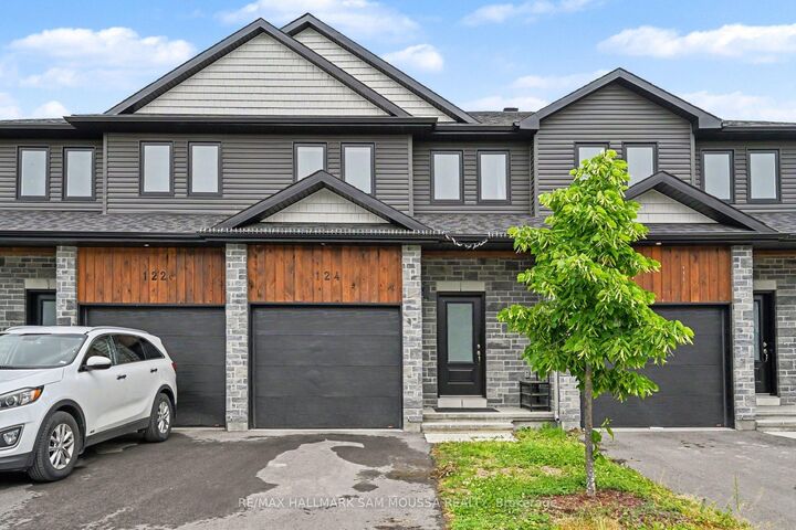 Property Photo: 124 Dowdall Circle ON K7C 0S4