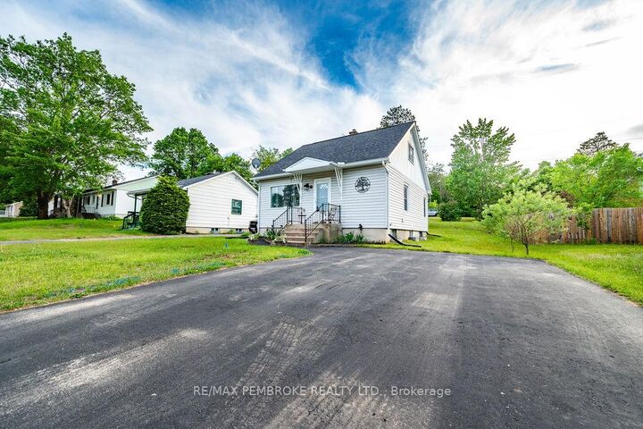 Property Photo:  14 Summit Street  ON K0J 1P0 