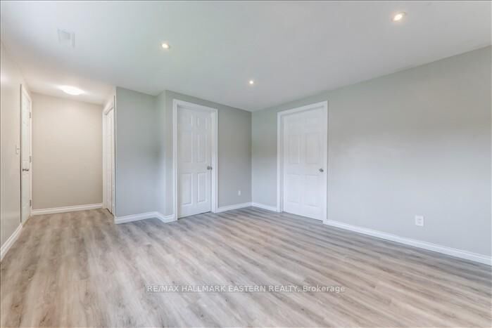 4 George Street W — photo 1