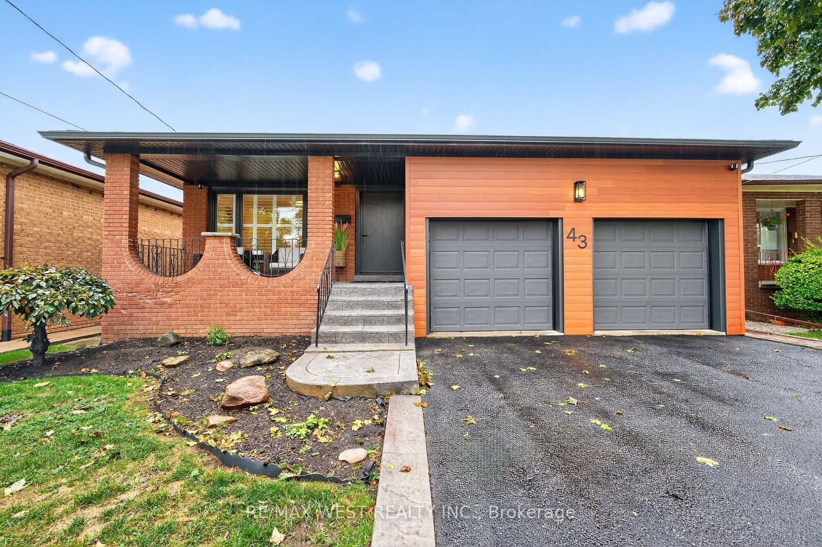 Property Photo: 43 St Georges Boulevard ON M9R 1X3