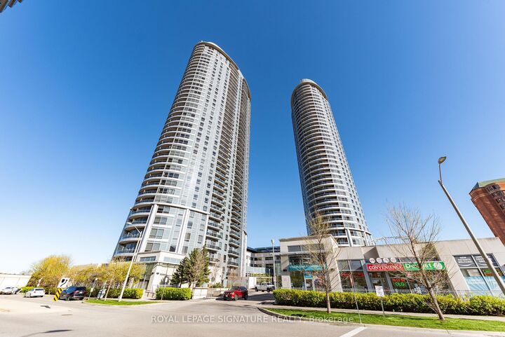 Property Photo: 135 Village Green Square 1423 ON M1S 0G4