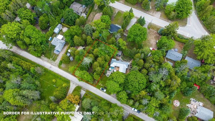 8 Toronto Avenue — photo 1