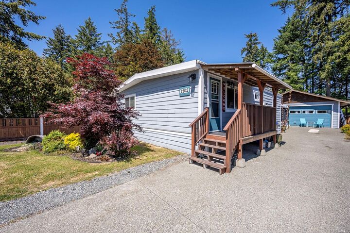 Property Photo: 2102 Stadacona Dr BC V9M 3P7
