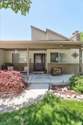 Property Photo: 9628 S 2760 E UT 84092