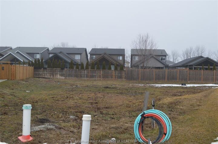 Property Photo:  33 Champlain Court  ON N7L 0C4 