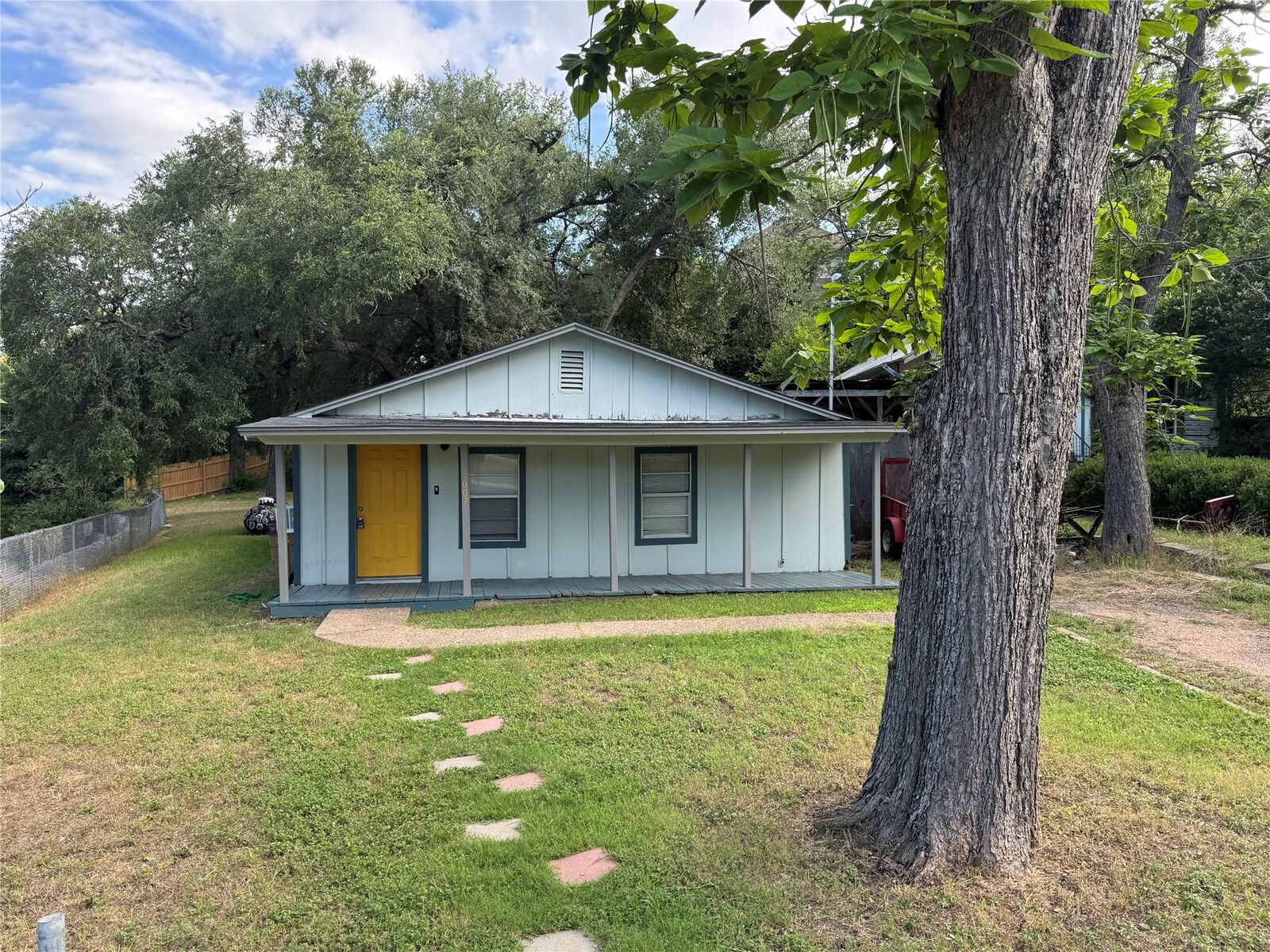 Property Photo:  5007 Heflin Lane  TX 78721 