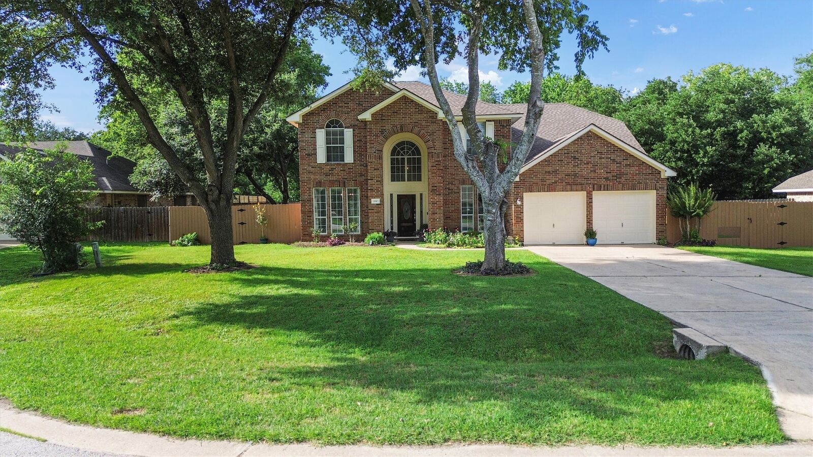 Property Photo:  130 Clover Leaf Cove  TX 78610 