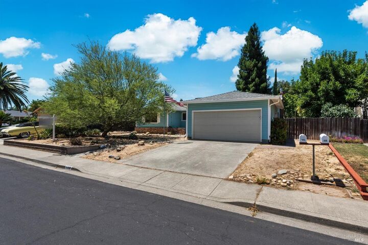Property Photo: 106 Northpark Drive CA 95688