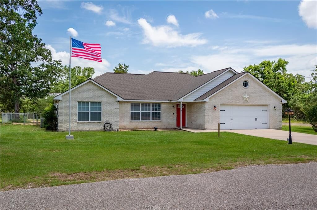 Property Photo:  148 Fairway Circle  TX 77871 