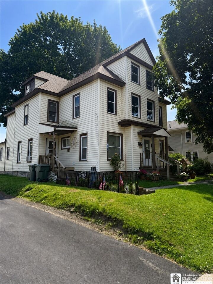 Property Photo:  414 Jefferson Street  NY 14701 