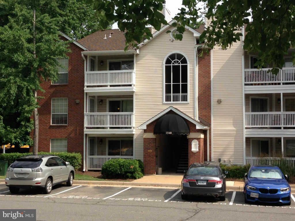 Property Photo: 1540 Lincoln Way 201 VA 22102