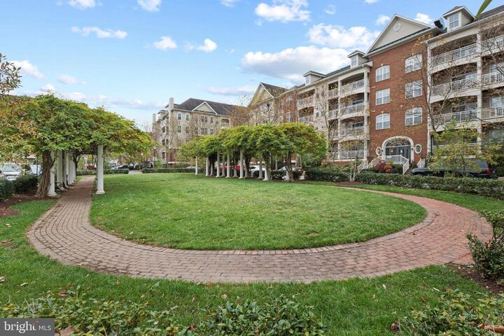 Property Photo:  5112 Donovan Drive 107  VA 22304 