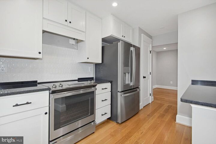 Property Photo: 11 S Madison Street 203 VA 20117