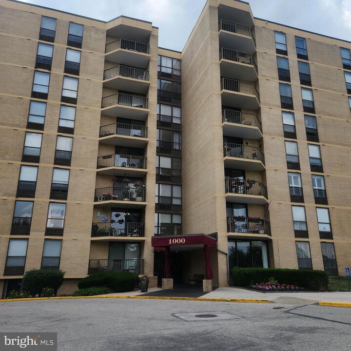 Property Photo:  666 W Germantown Pike 1618  PA 19462 